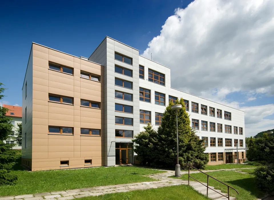 Administrativní budova - čelní pohled
